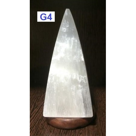Candeeiro Selenite Pirâmide 20cm.