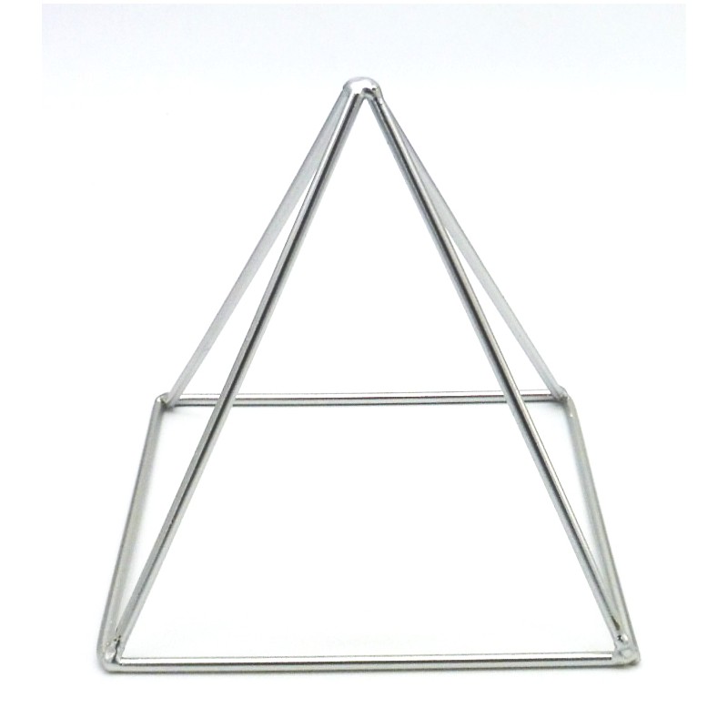 Pirâmide Metal Prateada 30cm.